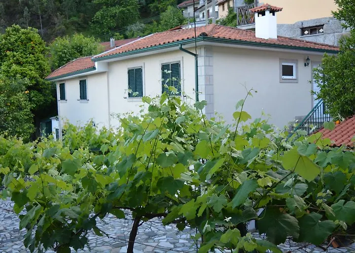 Casa Dos Santos Alojamento - Guest House