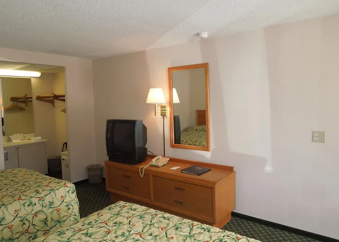Knights Inn Elyria