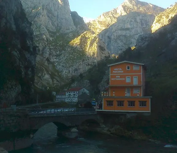 Hostal Poncebos