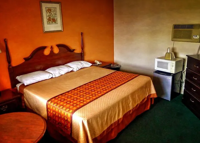 Nassau Holiday Motel