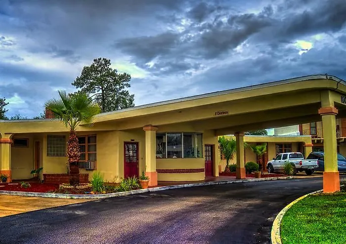Nassau Holiday Motel