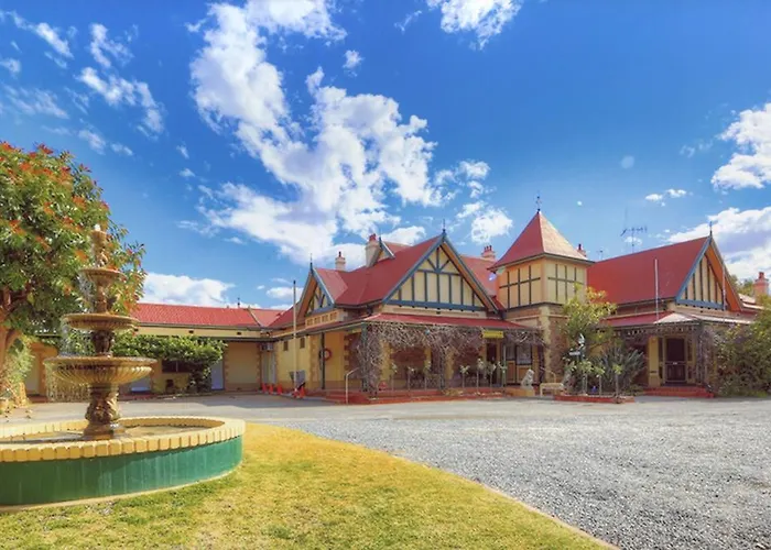 The Lodge Outback Motel