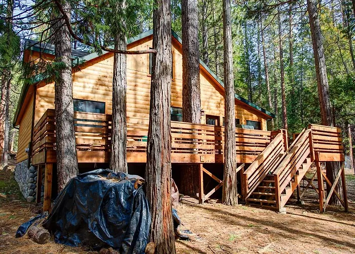 Big Pine Lodge At The Redwoods In Yosemite