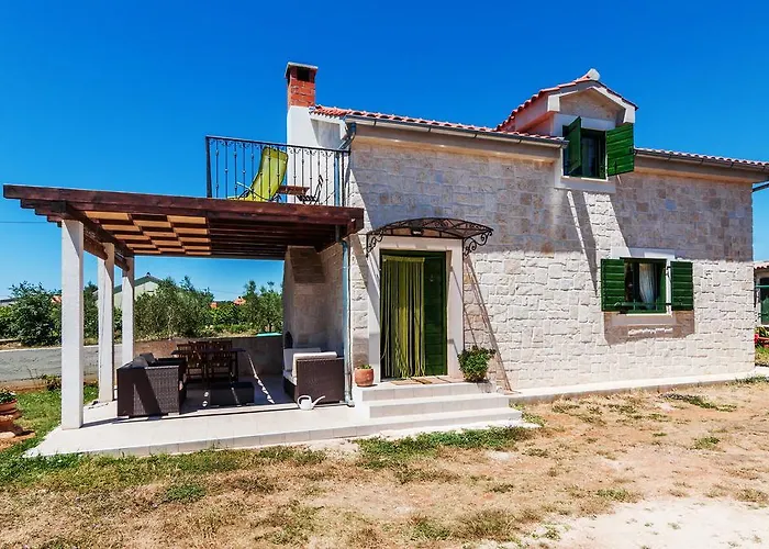 Traditional Holiday Home Rita