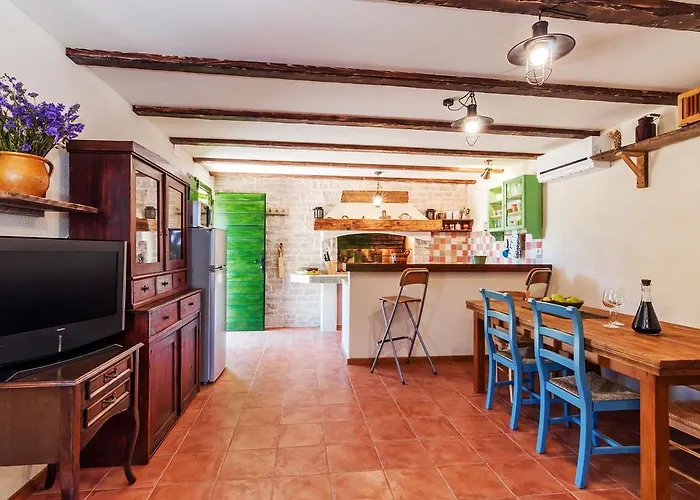 Traditional Holiday Home Rita