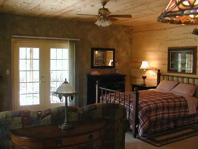 Lefty'S Hideout