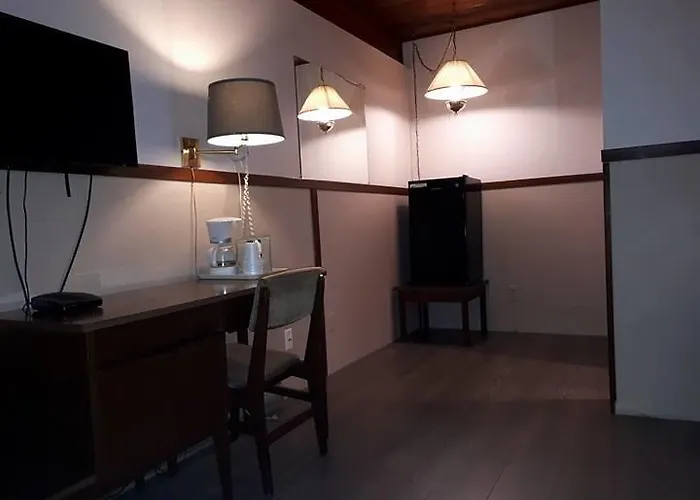 Falcon Nest Motel