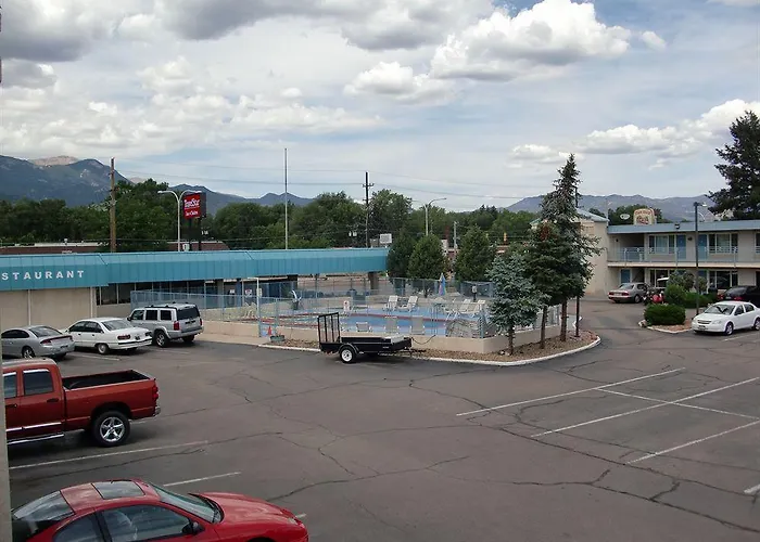 Travelstar Inn & Suites