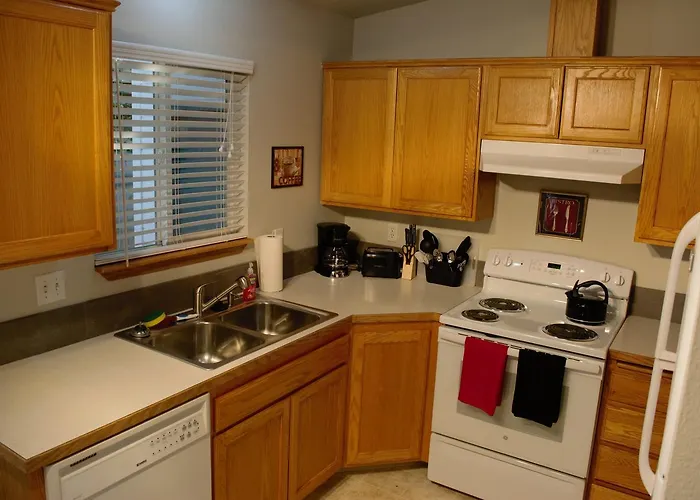 8635 Ustick Road Apartment