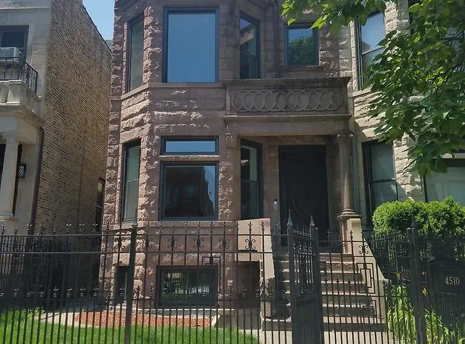 Forrestville Ave Large Suite