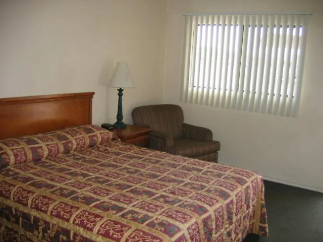 Econo Inn Suites