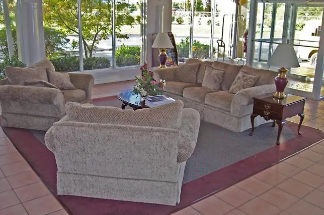 Colonial Inn And Suites