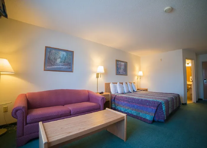 River Valley Inn & Suites