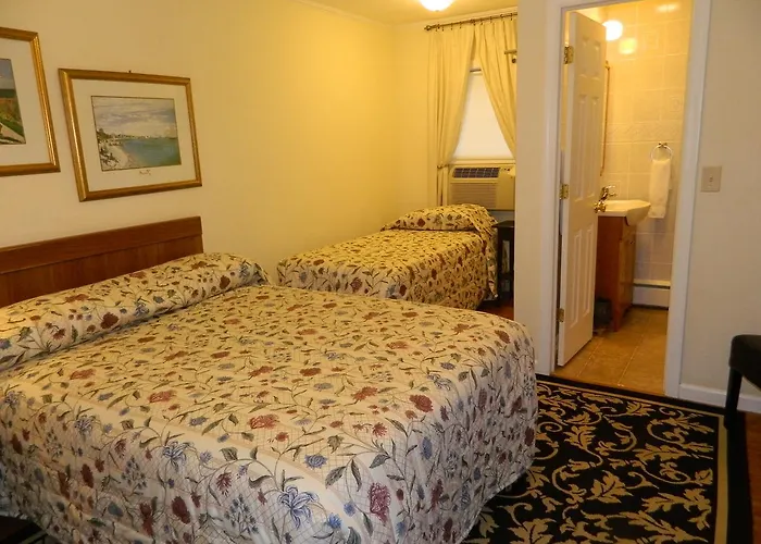 Twin Oaks Motel