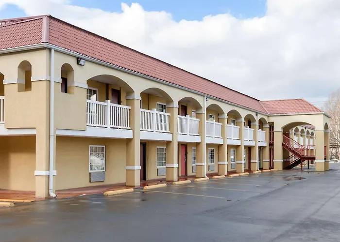 Econo Lodge Huntington - Barboursville University Area