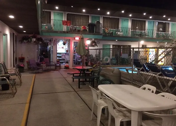 Crystal Sands Motel