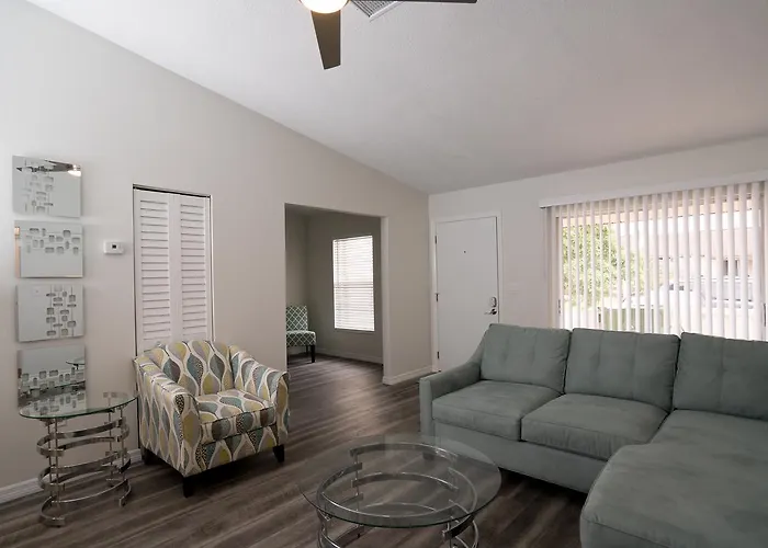 Oasis Villa Retreat Near Beaches & Img Academy, Mins To Downtown