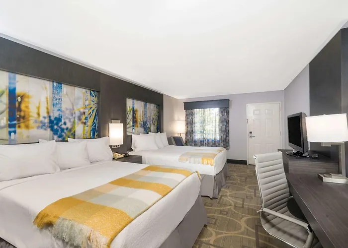 Days Inn By Wyndham Asheville Downtown North