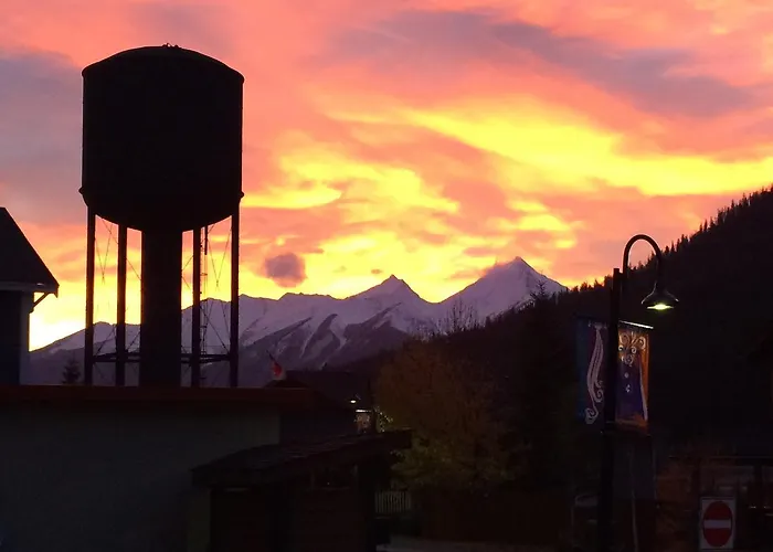 Canadian Rockies Inn - Adults Only