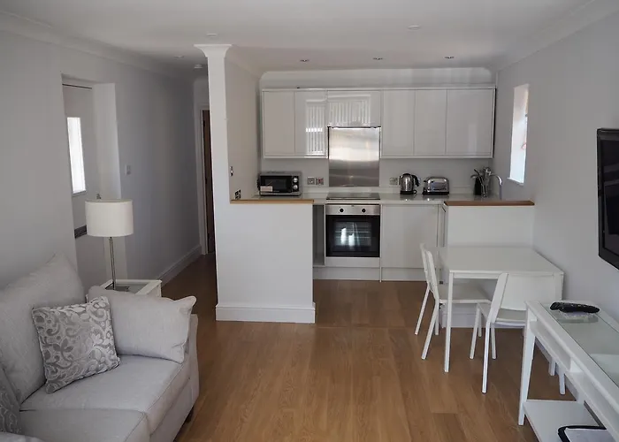 High Hedges Apartment C