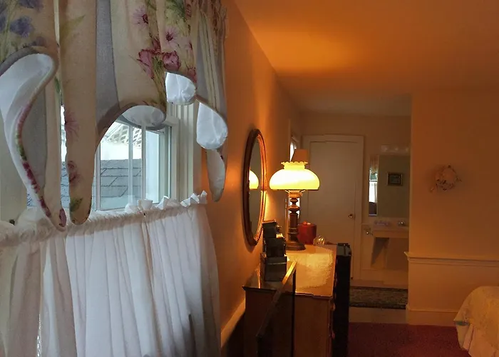 The Holiday House Inn & Motel