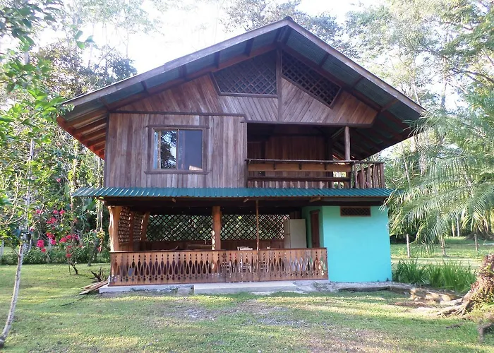 Hotel & Cabinas Nadine