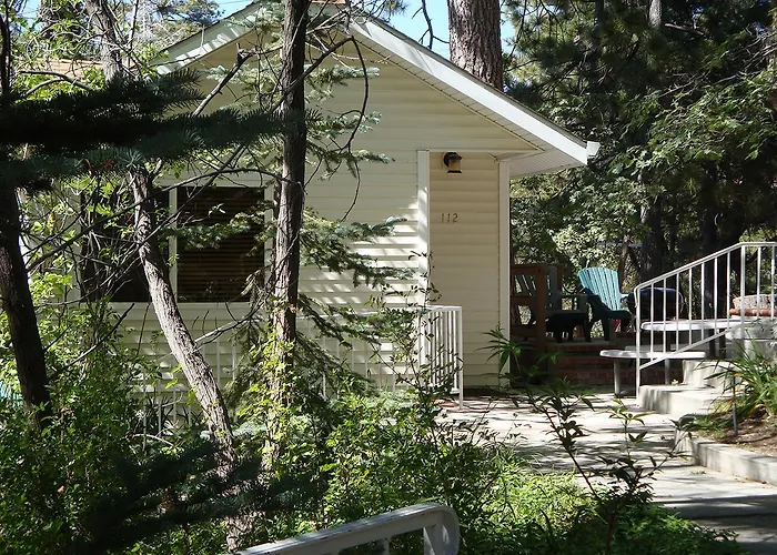 Giant Oaks Lodge