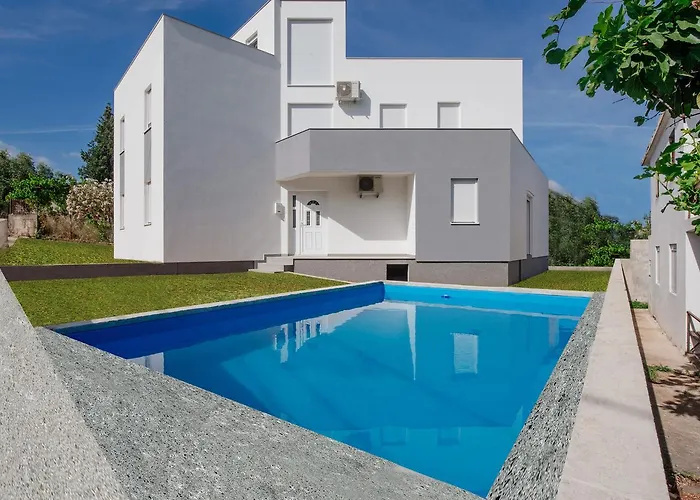 Kevin-Talisa Villa
