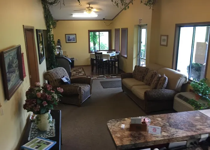 Arbor Inn Of Historic Marshall