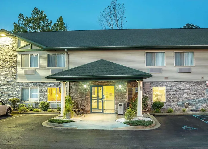 Super 8 By Wyndham Louisa