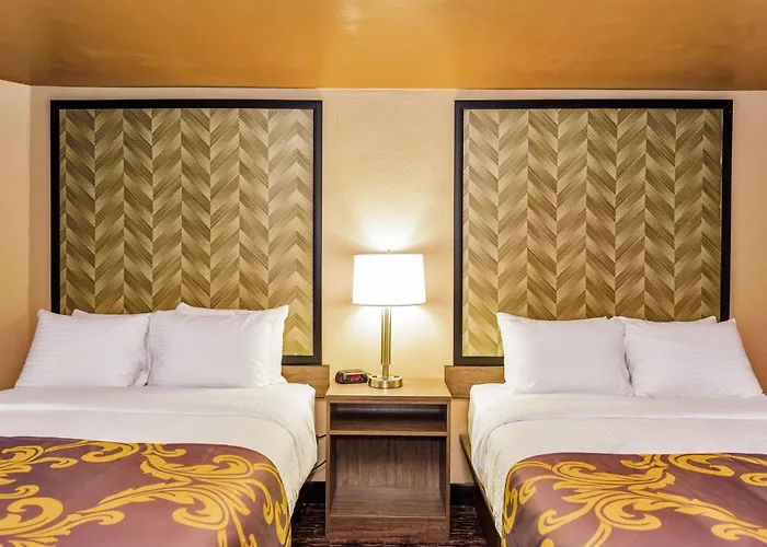 Aarya Hotel By Niagara Fashion Outlets