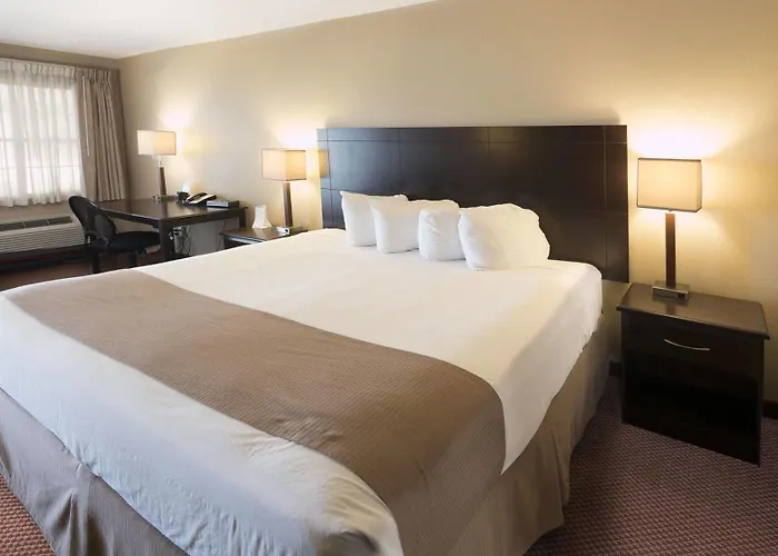 Moberly Inn & Suites