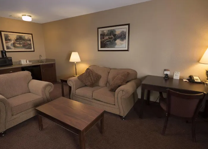Moberly Inn & Suites