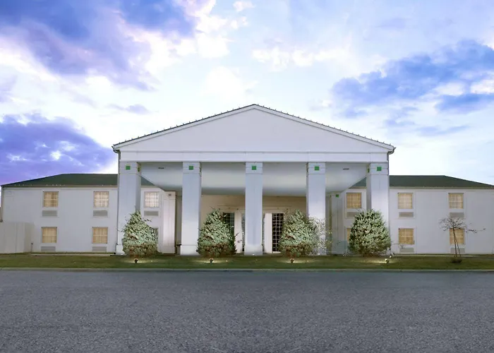 Moberly Inn & Suites
