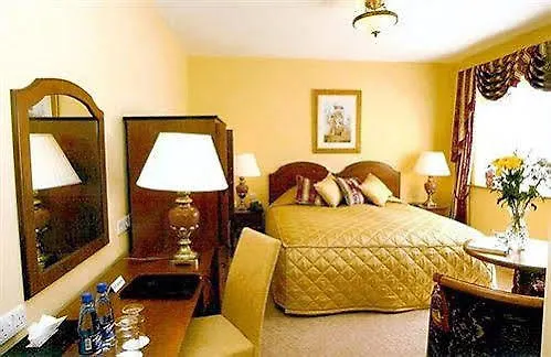 Ashlee Lodge