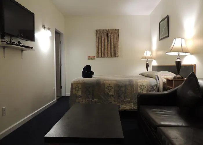 100 Mile Motel & Rv Park