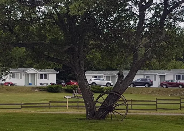 Macneil'S Motel