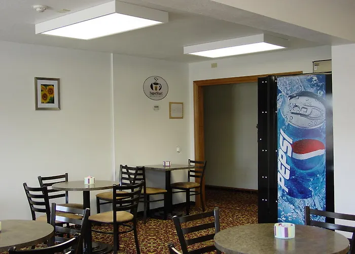 Super 8 By Wyndham Manhattan Ks