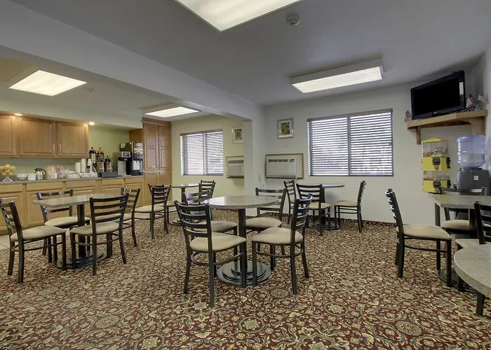 Super 8 By Wyndham Manhattan Ks