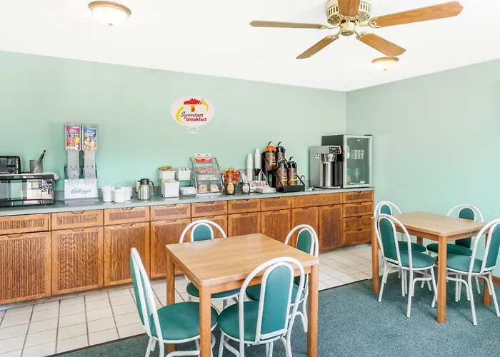 Super 8 By Wyndham Washington/Peoria Area