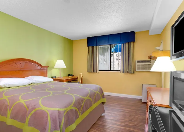 Super-8-Gainesville-I-75-Hospital-University-Area