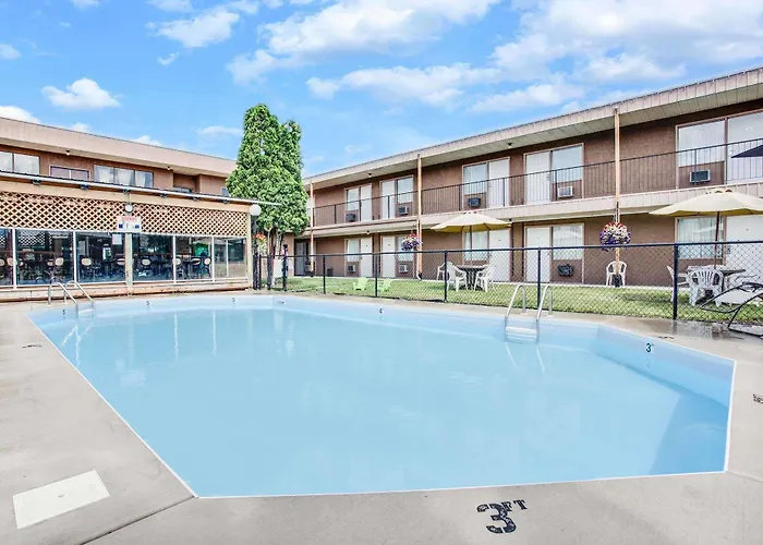 Howard Johnson By Wyndham Enderby