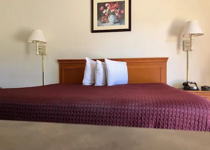 Kewanee Motor Lodge
