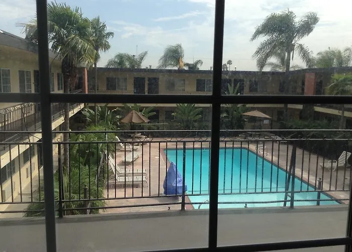American Inn & Suites