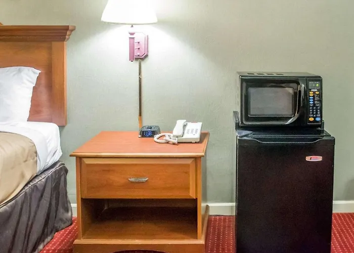 Econo Lodge Newton Falls