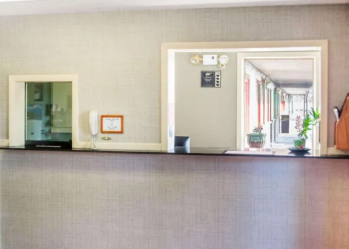 Econo Lodge Newton Falls