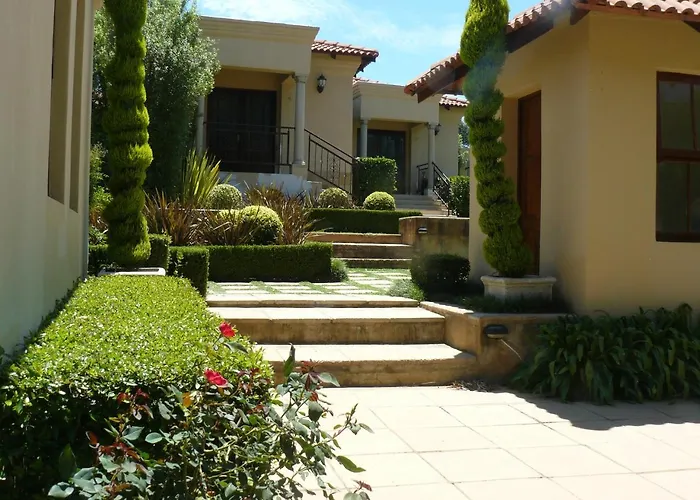 Moon And Sixpence Garden Guest House