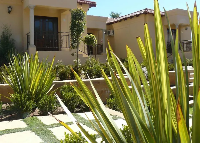 Moon And Sixpence Garden Guest House