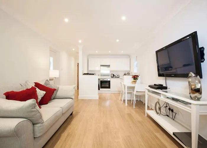 High Hedges Apartment C