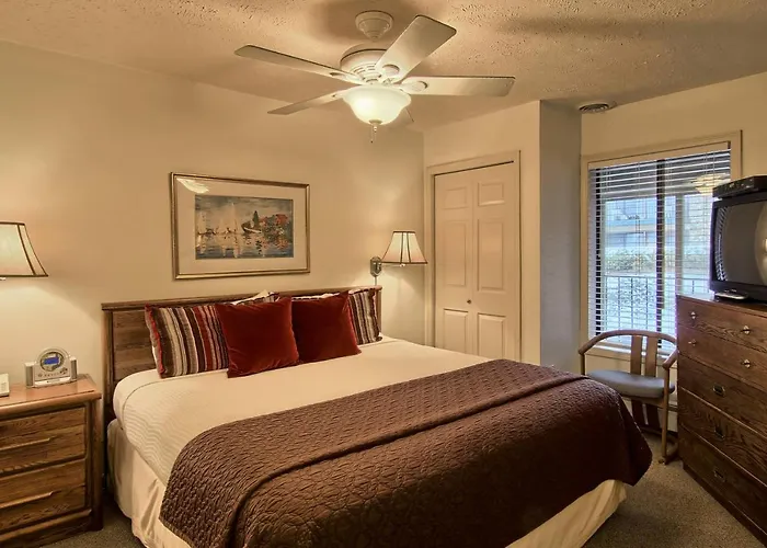 209 Pointes North Inn